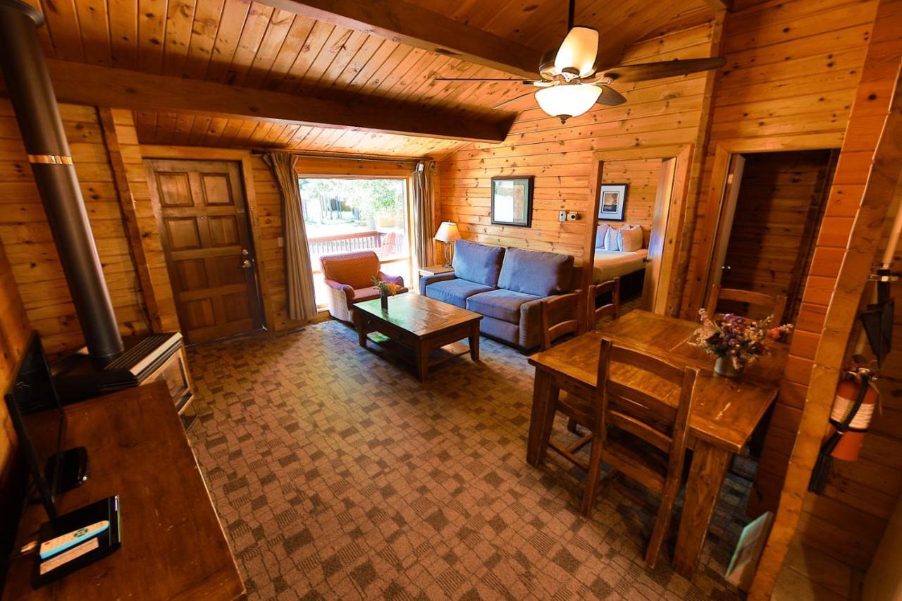 Castle Mountain Chalets 外观 照片