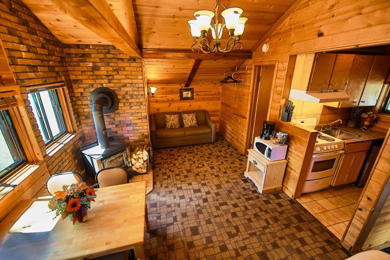 Castle Mountain Chalets 外观 照片