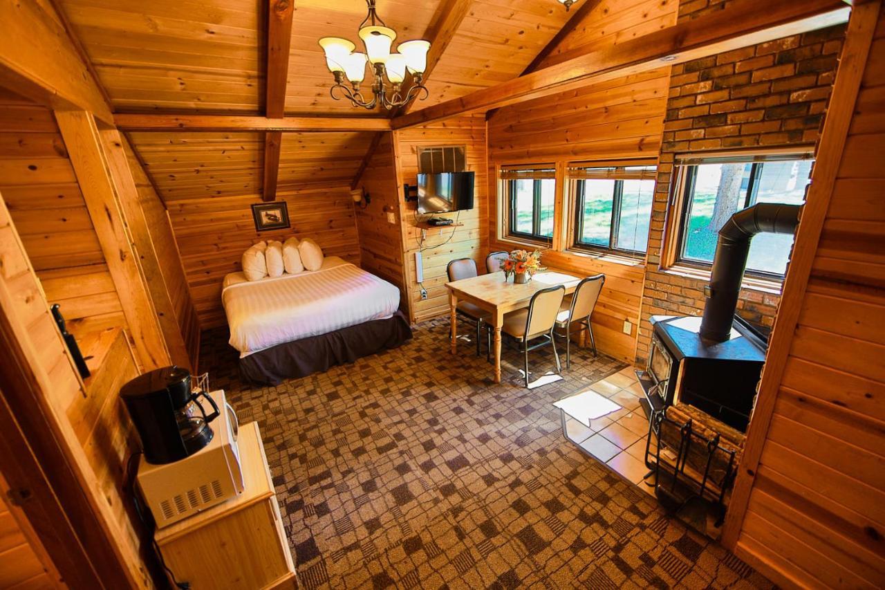 Castle Mountain Chalets 外观 照片
