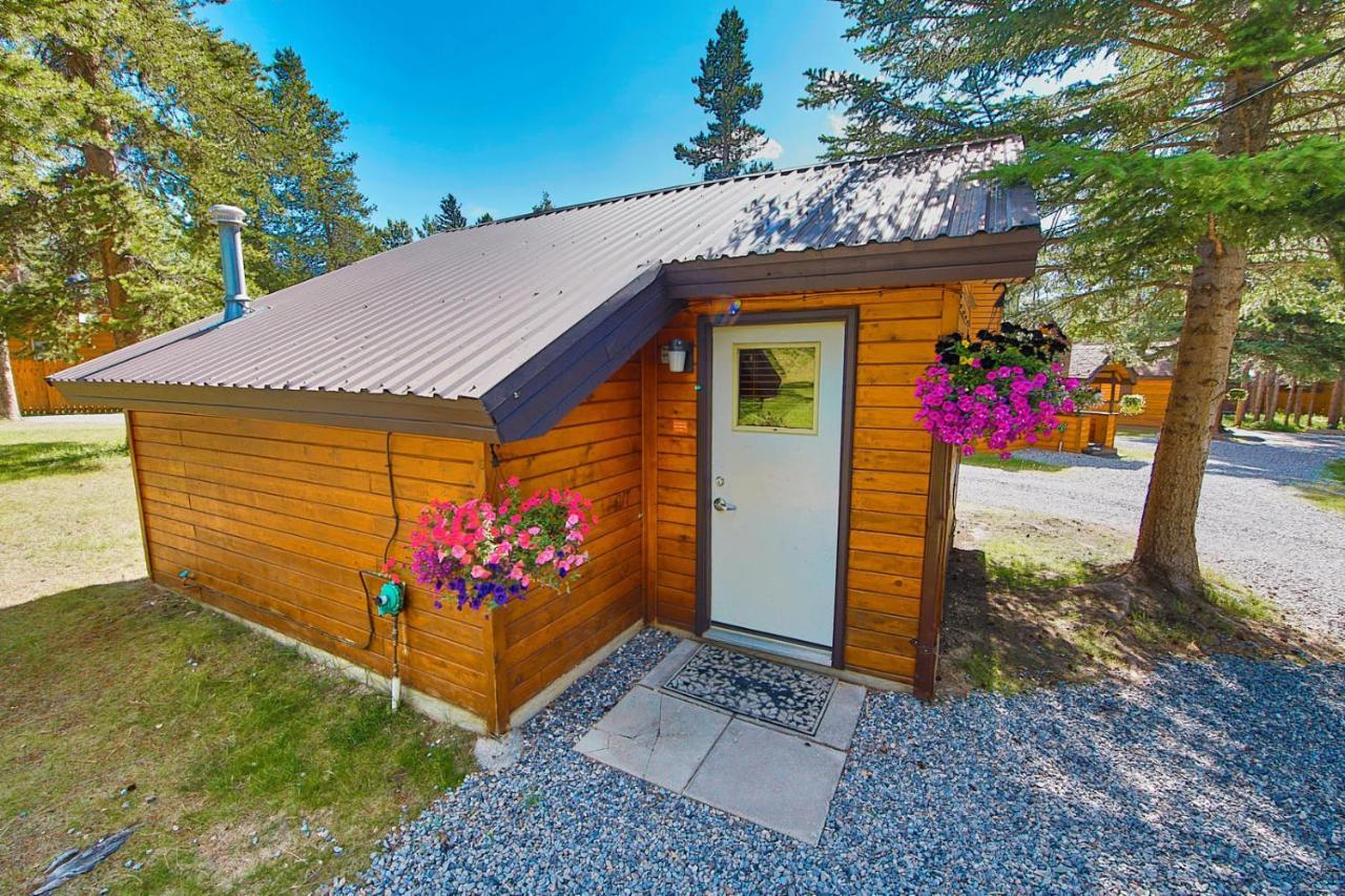 Castle Mountain Chalets 外观 照片
