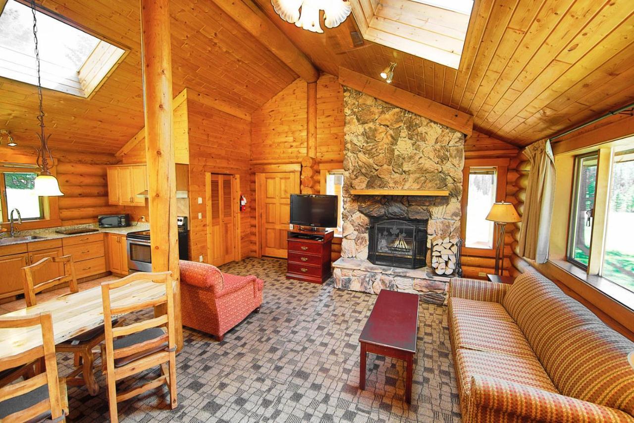 Castle Mountain Chalets 外观 照片
