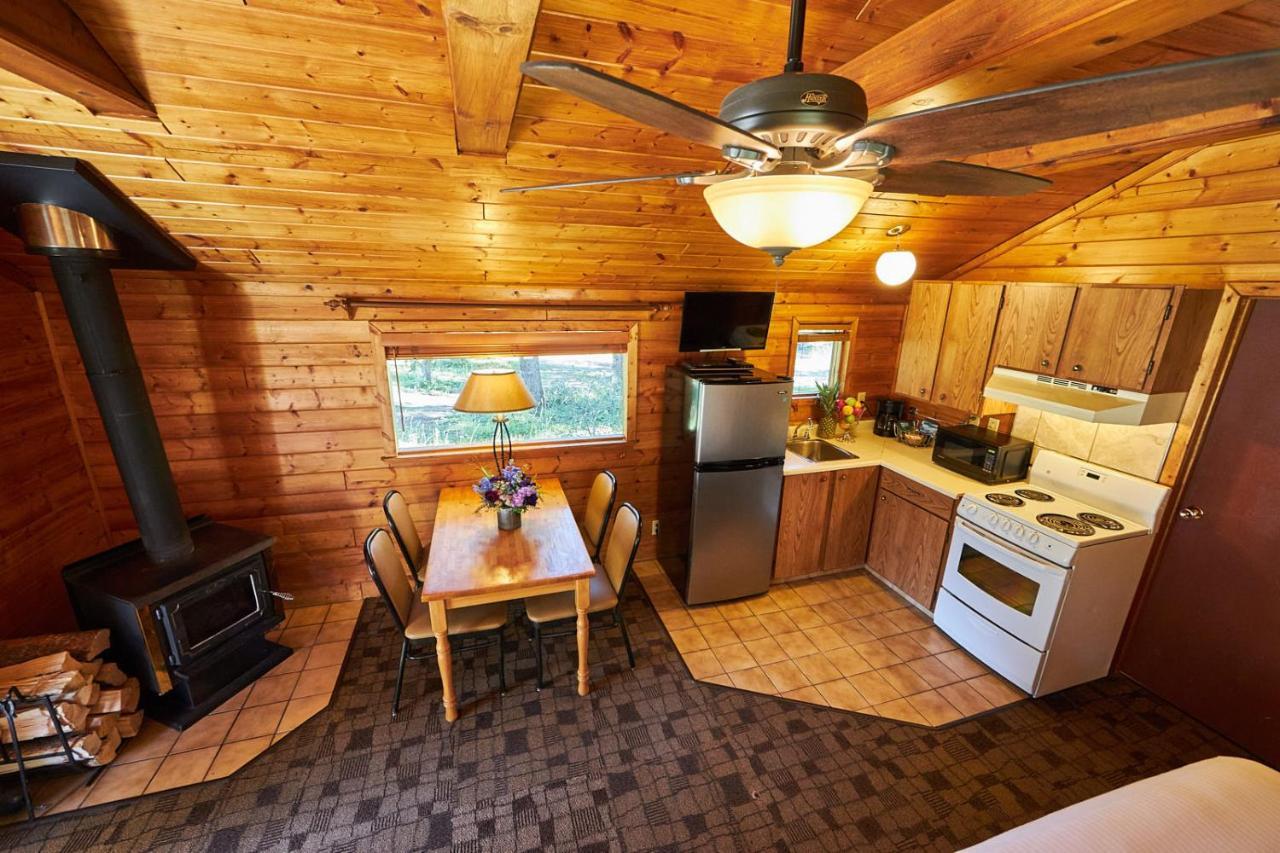 Castle Mountain Chalets 外观 照片