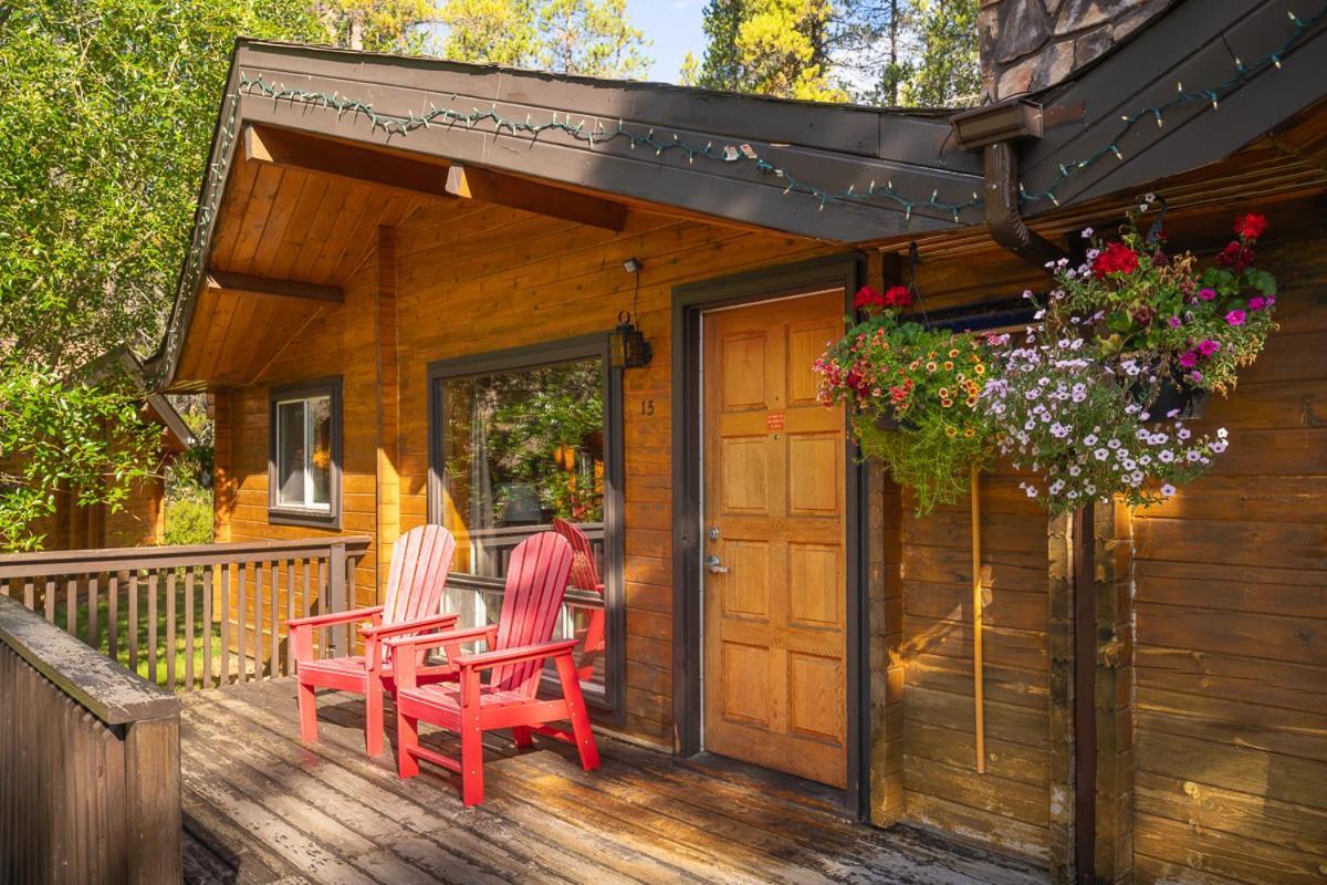 Castle Mountain Chalets 外观 照片
