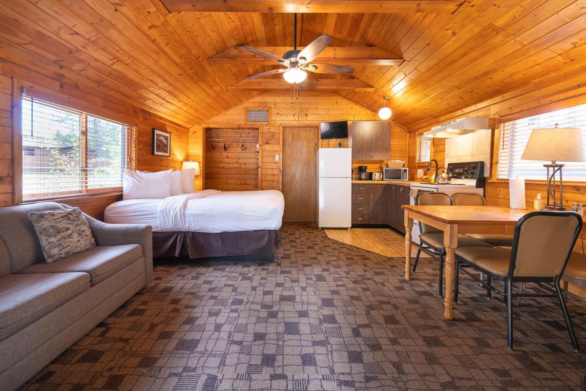 Castle Mountain Chalets 外观 照片