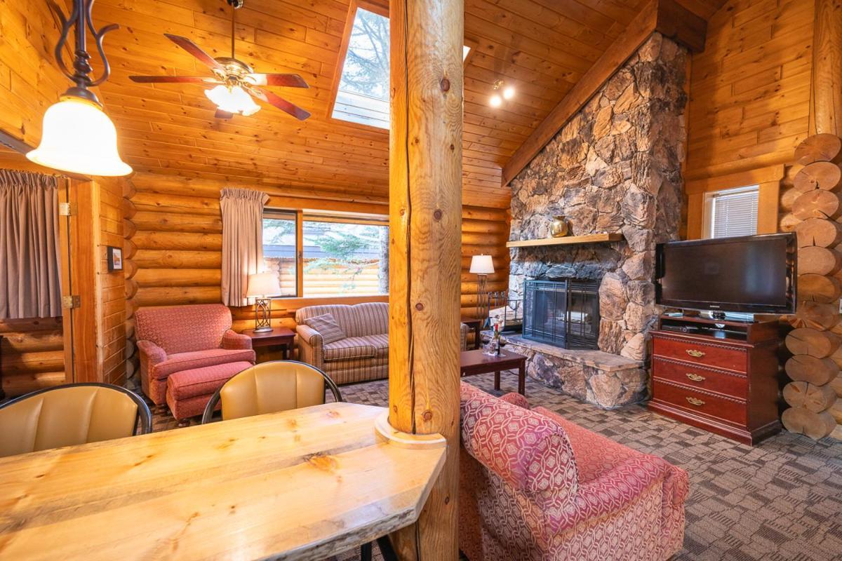 Castle Mountain Chalets 外观 照片