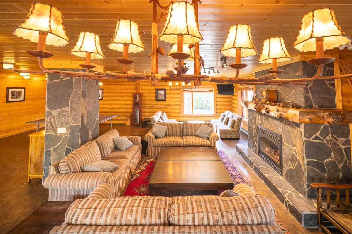 Castle Mountain Chalets 外观 照片