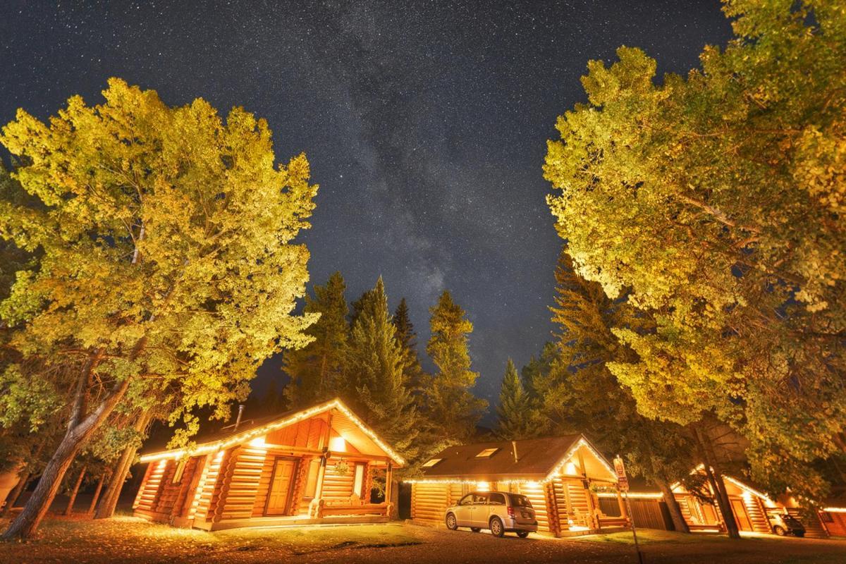 Castle Mountain Chalets 外观 照片