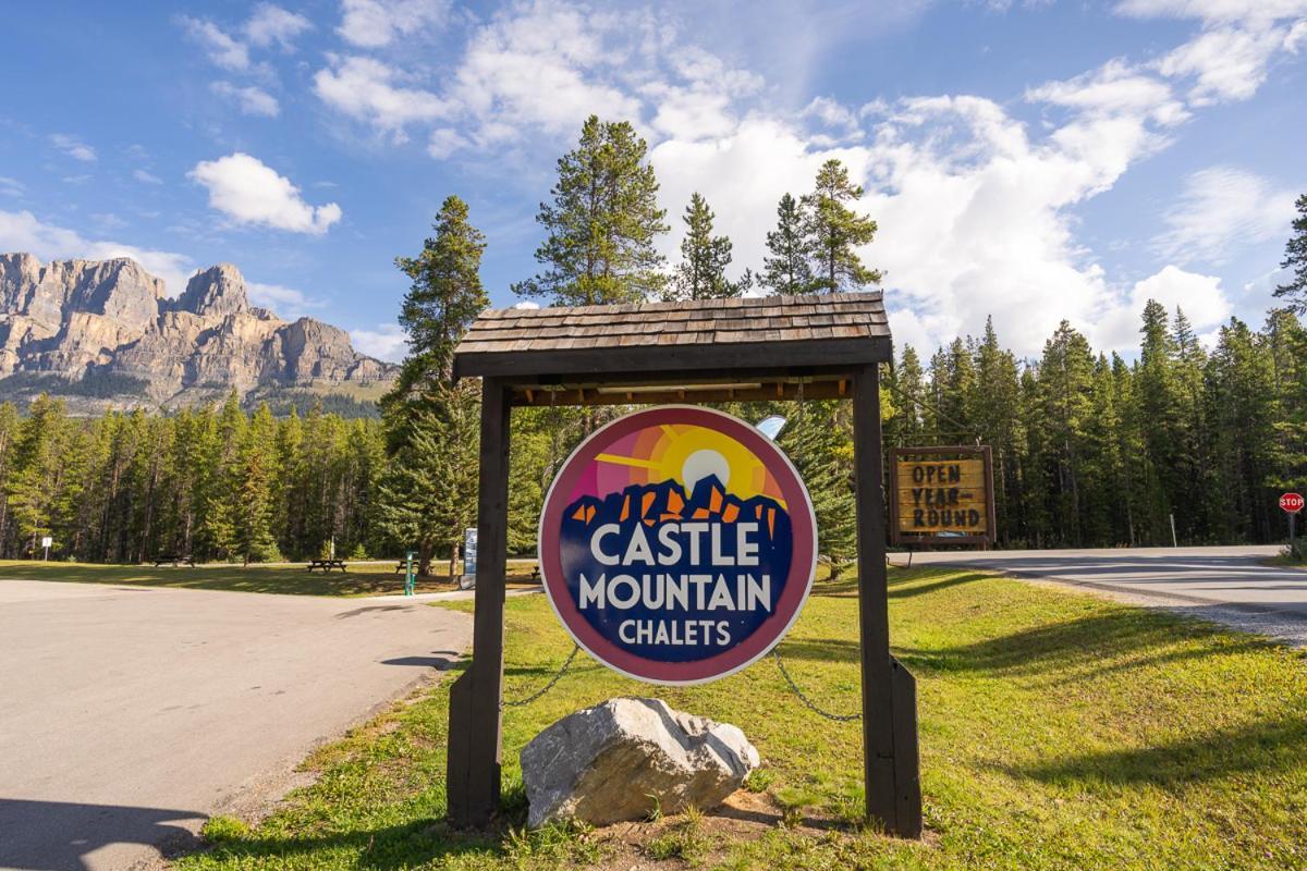 Castle Mountain Chalets 外观 照片