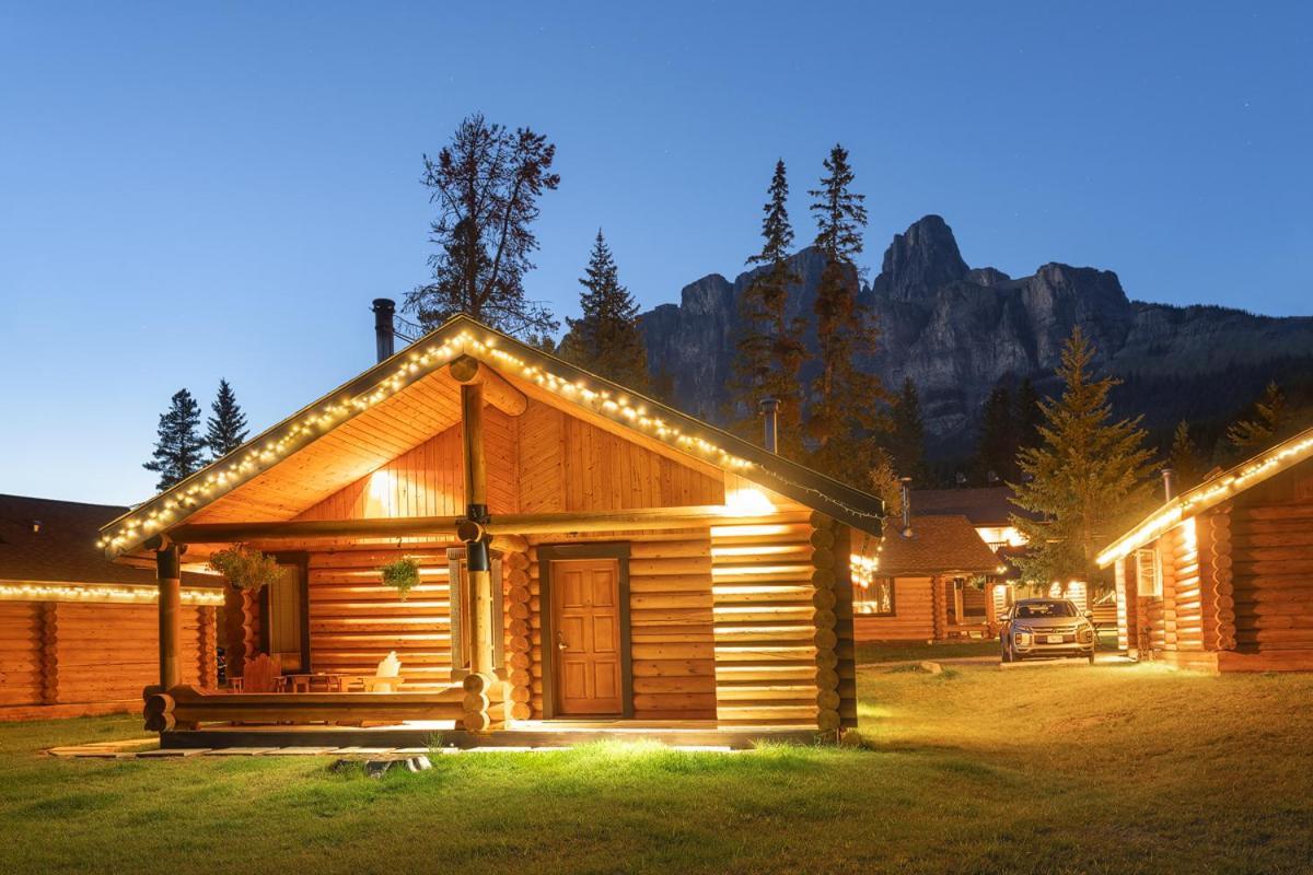 Castle Mountain Chalets 外观 照片