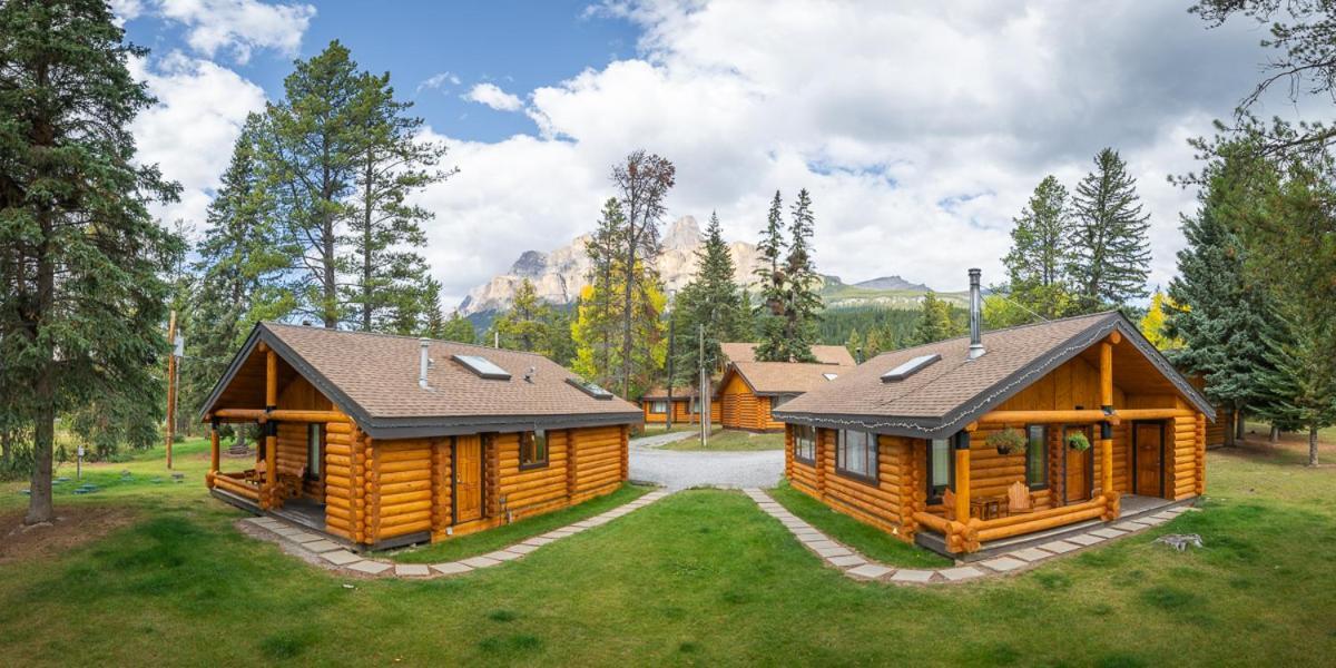 Castle Mountain Chalets 外观 照片