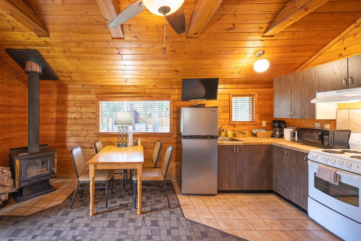 Castle Mountain Chalets 外观 照片