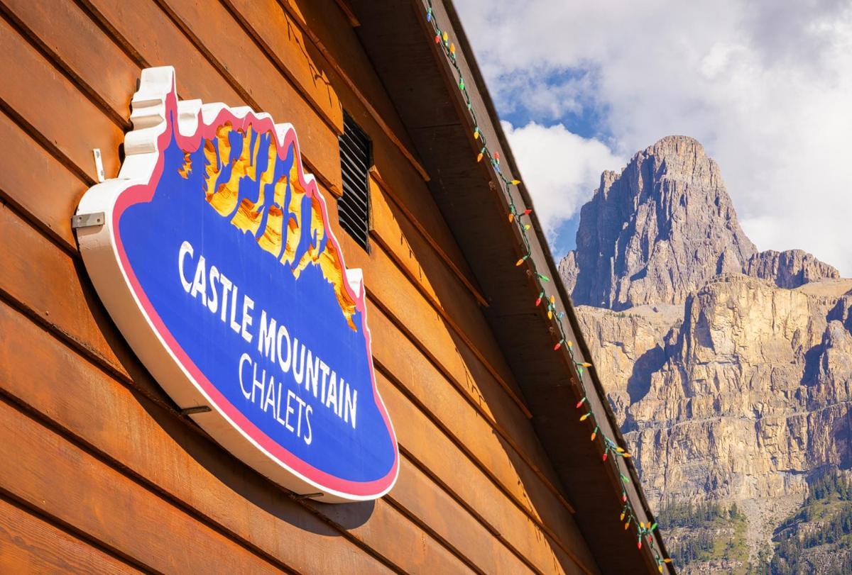 Castle Mountain Chalets 外观 照片