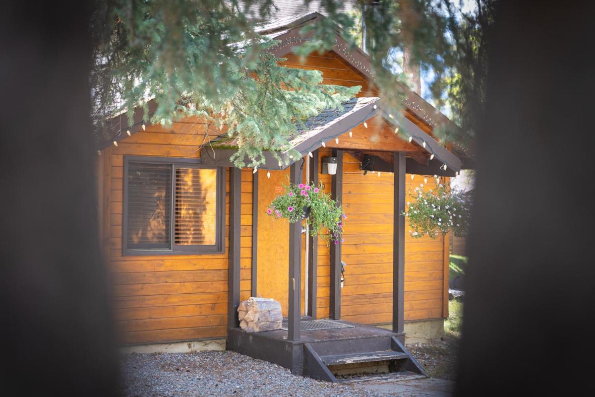 Castle Mountain Chalets 外观 照片